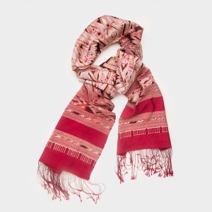 From Anna Wintour’s pastel cape to Jennifer Lopez’s pale crocodile clutch, it’s safe to say that soft shades of pink were having a moment amongst this year’s Oscars accessories. The rosy tones in this Laotian scarf are perfect for punching up a classic white t-shirt and skinny jeans.