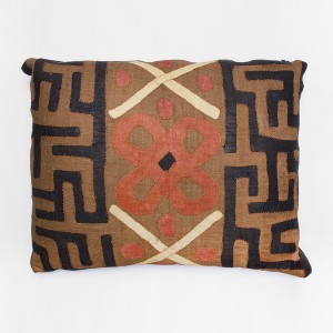 Many of the Oscars’ best statement accessories featured stunning geometric details. Global Girls’ handmade raffia pillow captures this dramatic aesthetic with its bold design. It is a versatile accent in any interior setting, from a sleek urban living room to a rustic country house patio. 